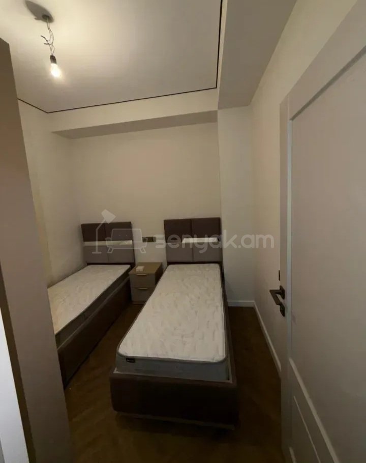 3 Սենյականոց Բնակարան Քարե Շենքում, 58քմ, 2/14 հարկ, Կապիտալ Վերանորոգված, Կահավորված