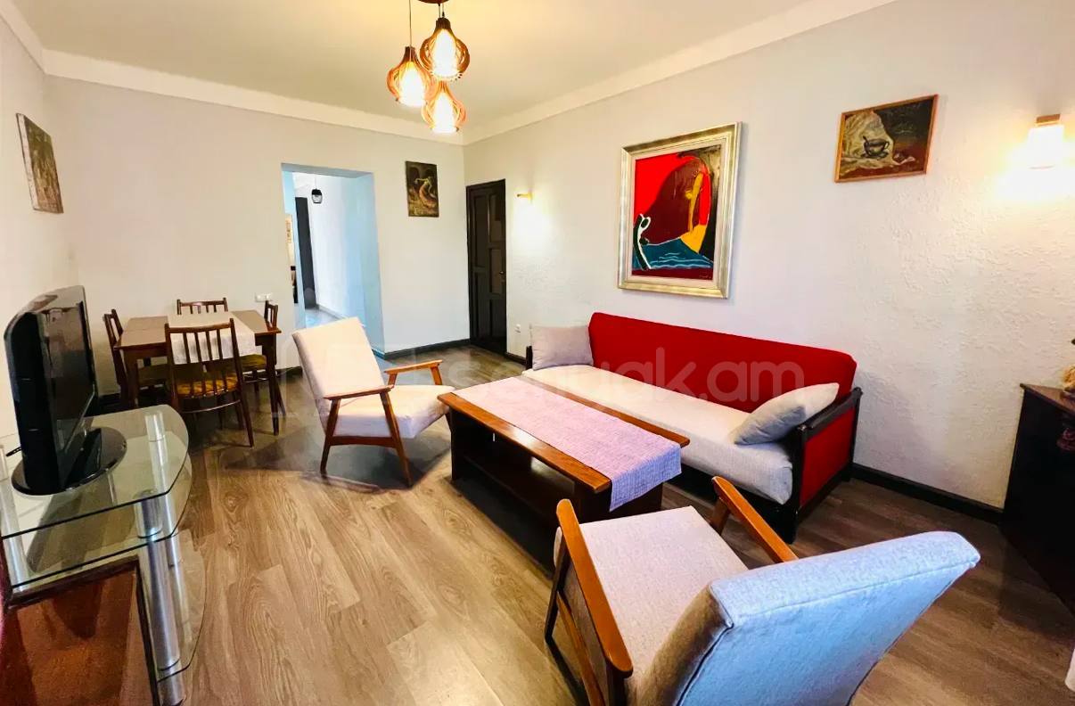 3 Սենյականոց Բնակարան Քարե Շենքում, 74քմ, 2/5 հարկ, Կապիտալ Վերանորոգված