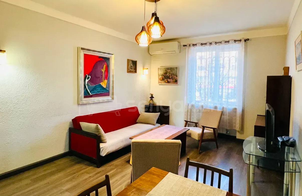 3 Սենյականոց Բնակարան Քարե Շենքում, 74քմ, 2/5 հարկ, Կապիտալ Վերանորոգված