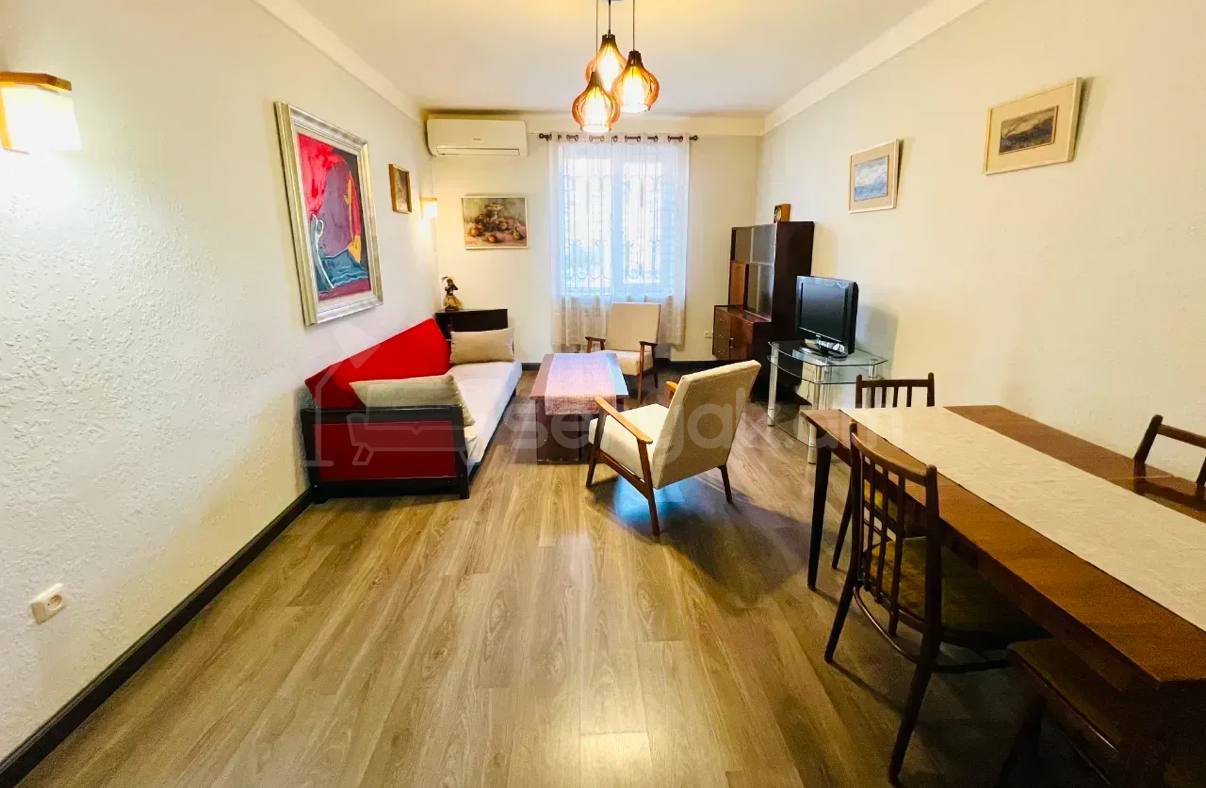 3 Սենյականոց Բնակարան Քարե Շենքում, 74քմ, 2/5 հարկ, Կապիտալ Վերանորոգված