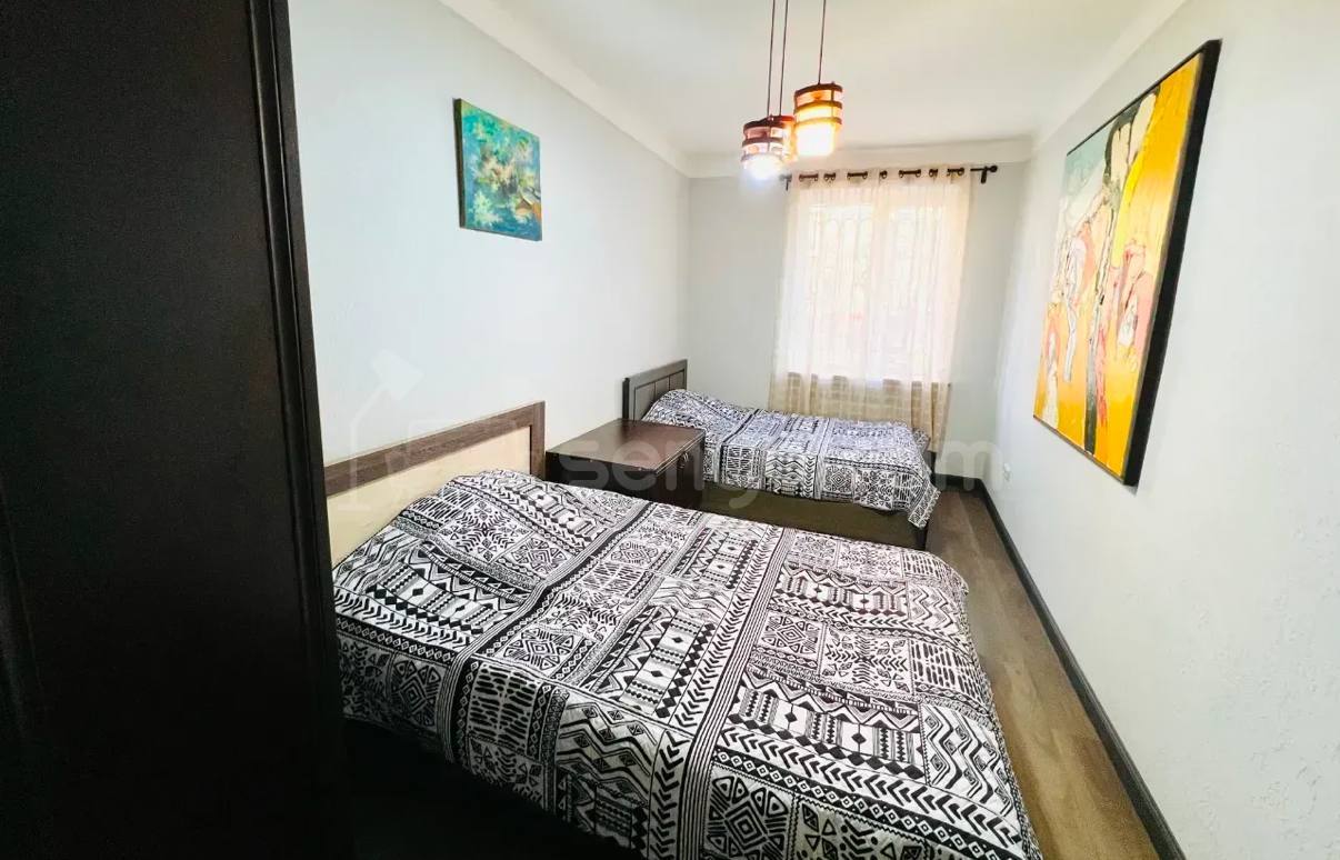 3 Սենյականոց Բնակարան Քարե Շենքում, 74քմ, 2/5 հարկ, Կապիտալ Վերանորոգված
