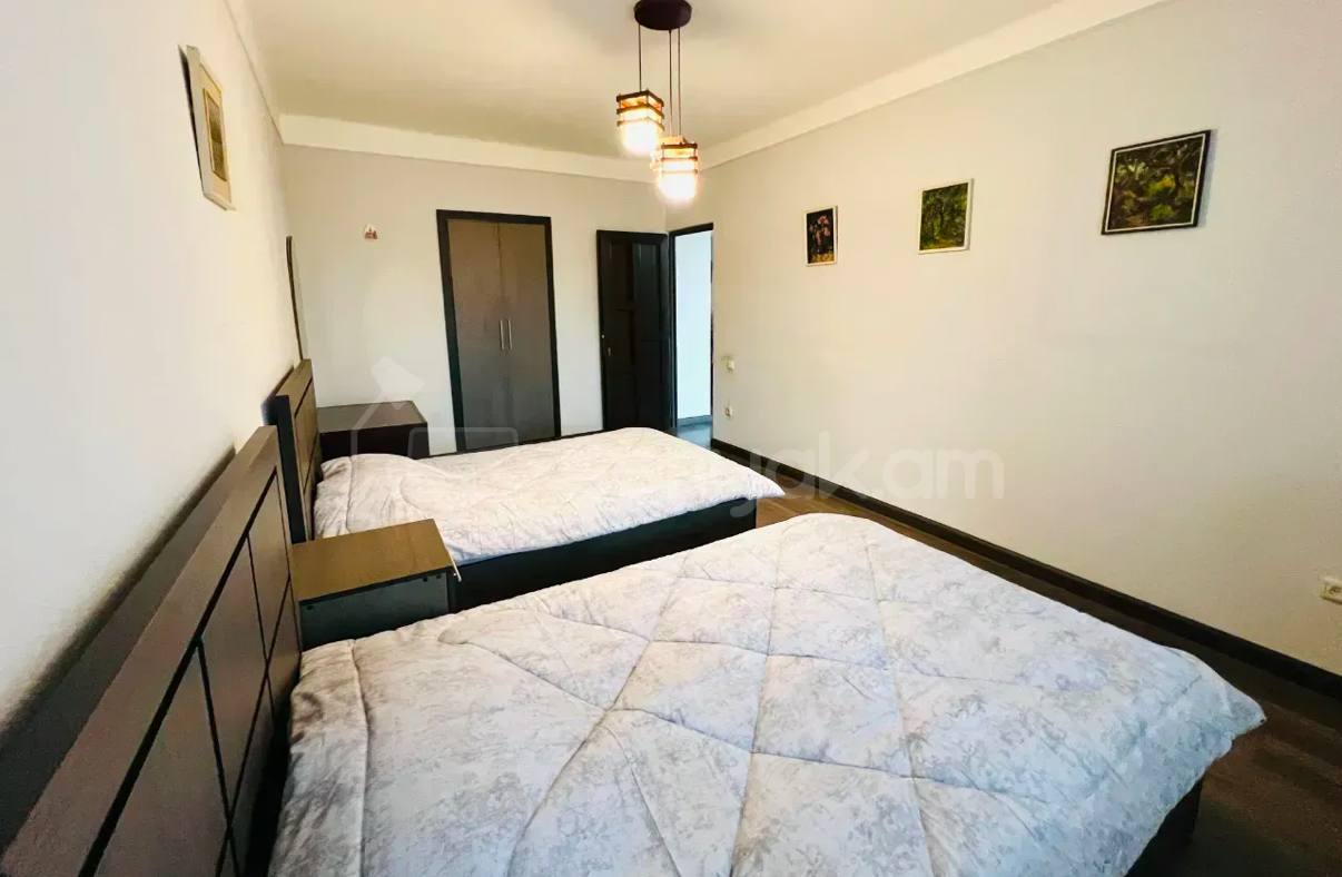 3 Սենյականոց Բնակարան Քարե Շենքում, 74քմ, 2/5 հարկ, Կապիտալ Վերանորոգված