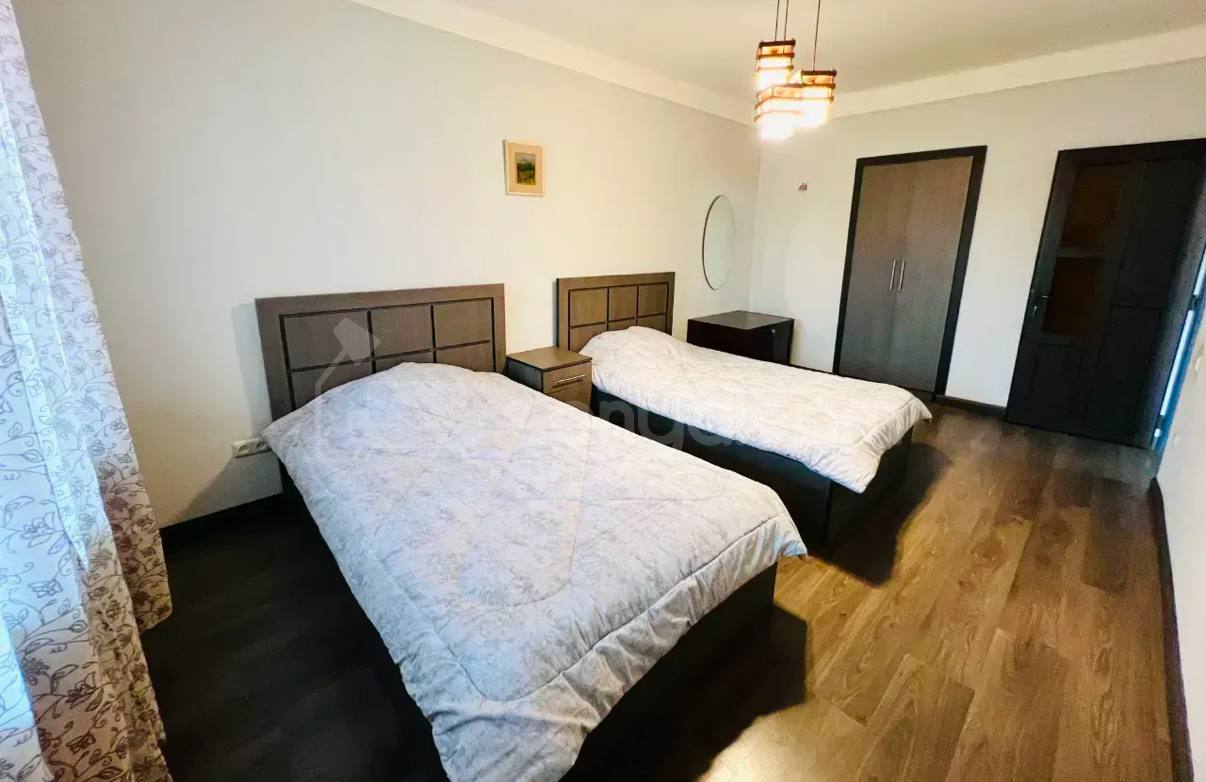 3 Սենյականոց Բնակարան Քարե Շենքում, 74քմ, 2/5 հարկ, Կապիտալ Վերանորոգված