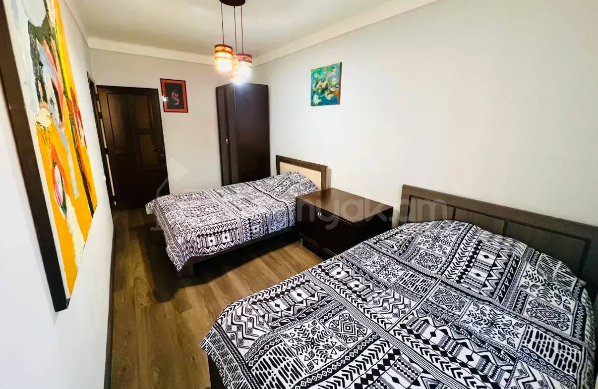 3 Սենյականոց Բնակարան Քարե Շենքում, 74քմ, 2/5 հարկ, Կապիտալ Վերանորոգված