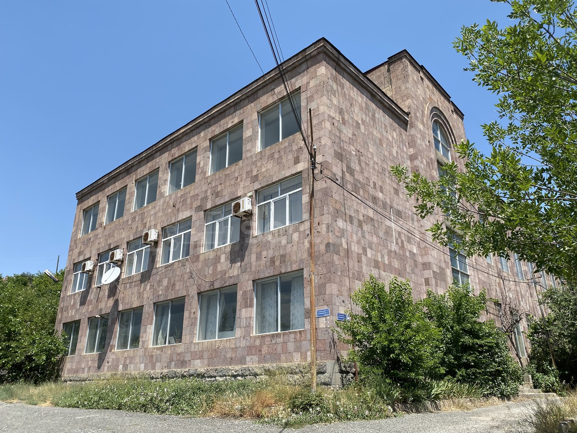 Շենք-Շինություն, 1880քմ, Կապիտալ Վերանորոգված