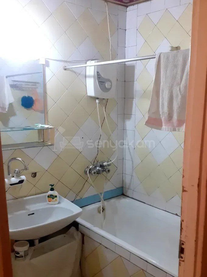 3 Սենյականոց Բնակարան, 80քմ, 6/9 հարկ, Պետական Վիճակում