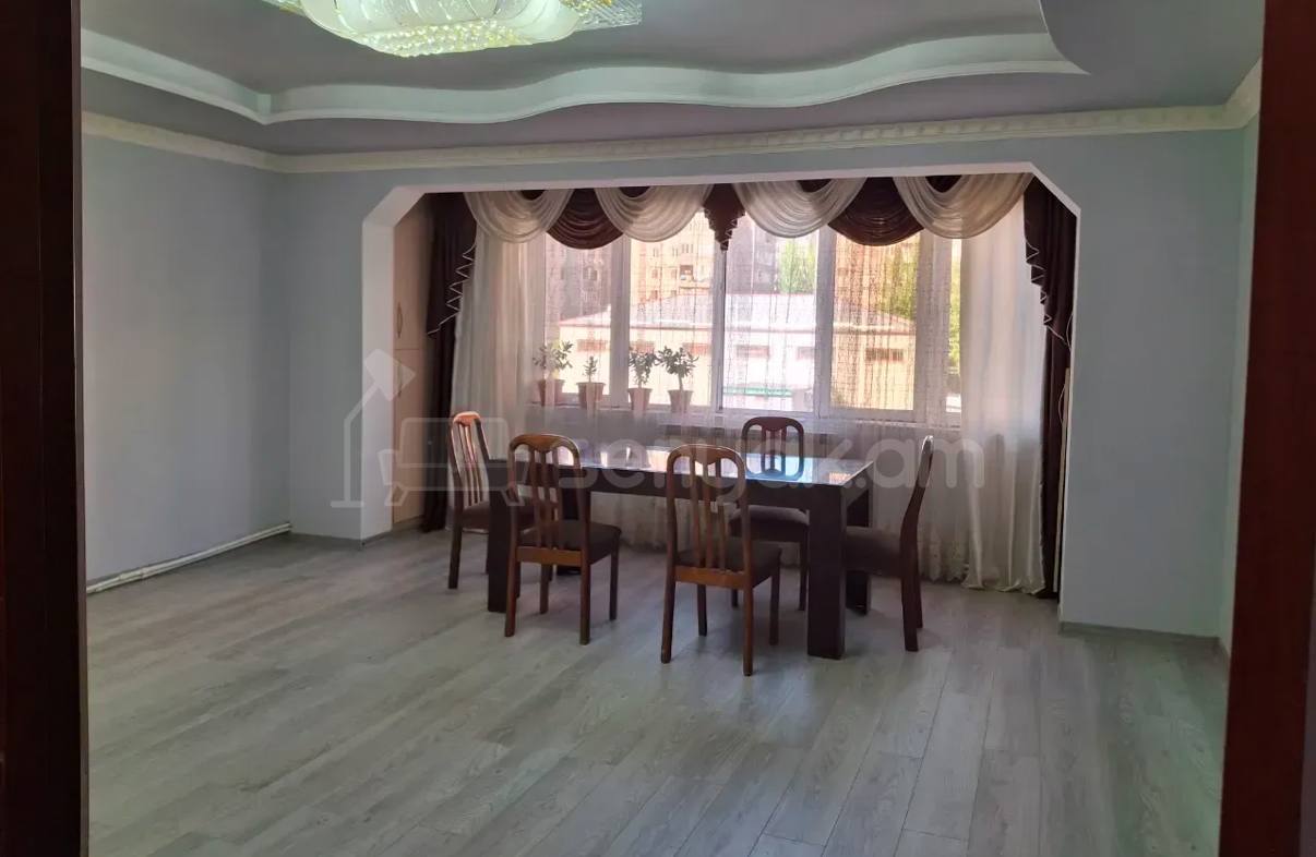 3 Սենյականոց Բնակարան, 77քմ, 3/9 հարկ, Կոսմետիկ Վերանորոգված, Կահավորված