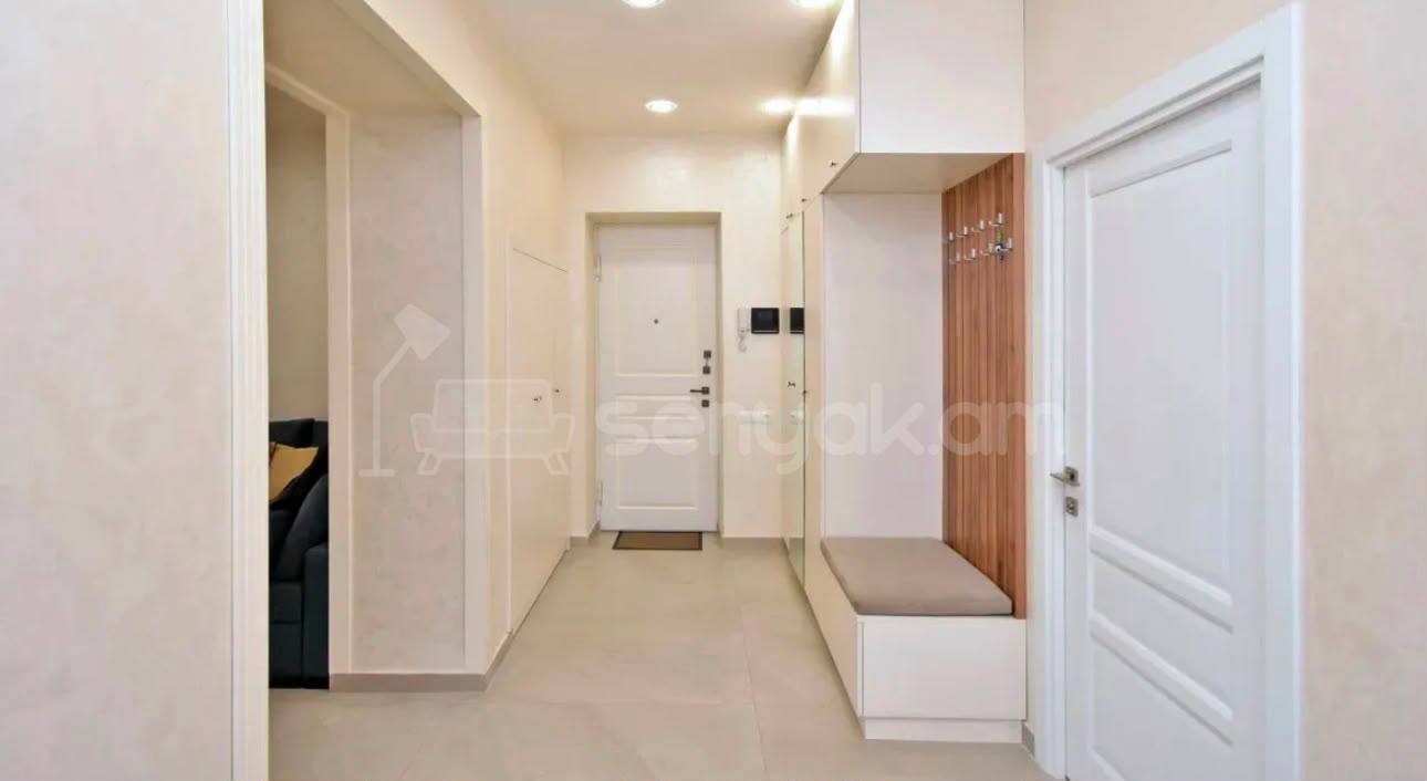 3 Սենյականոց Բնակարան Քարե Շենքում, 88քմ, 4/5 հարկ, Դիզայներական Վերանորոգված