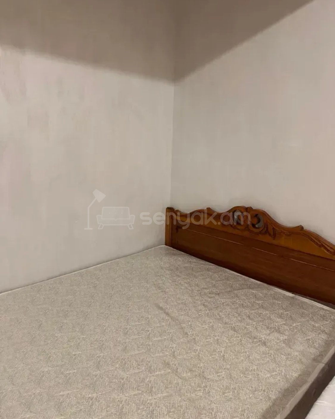 1 Սենյականոց Բնակարան Քարե Շենքում, 40քմ, 2/4 հարկ, Նորմալ Վիճակում, Կահավորված