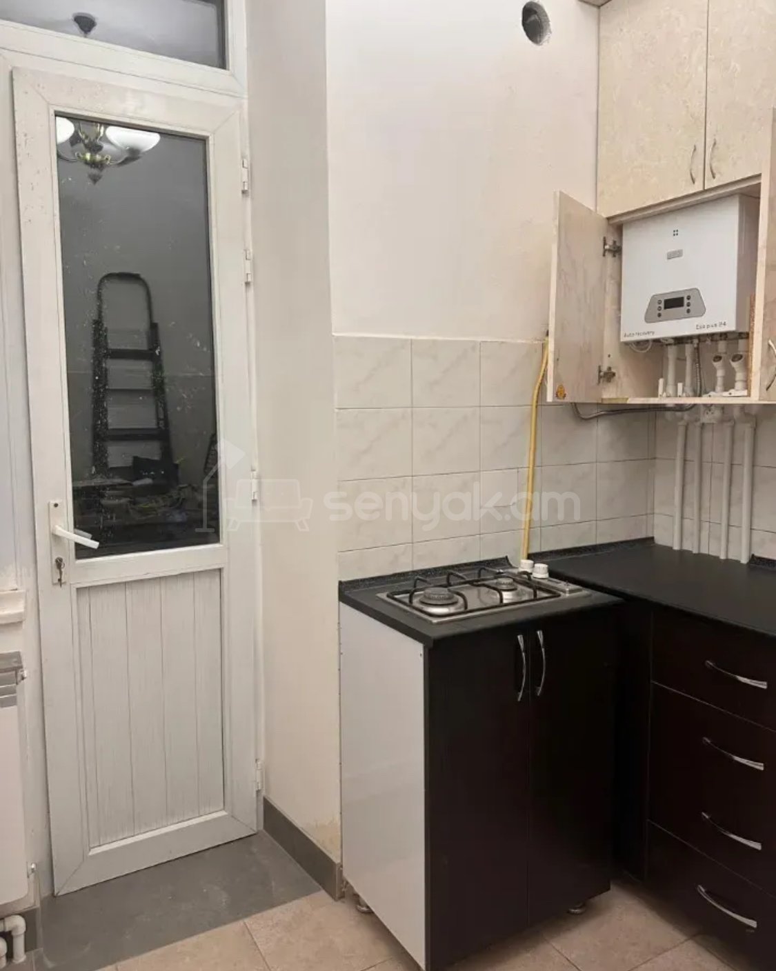 1 Սենյականոց Բնակարան Քարե Շենքում, 40քմ, 2/4 հարկ, Նորմալ Վիճակում, Կահավորված