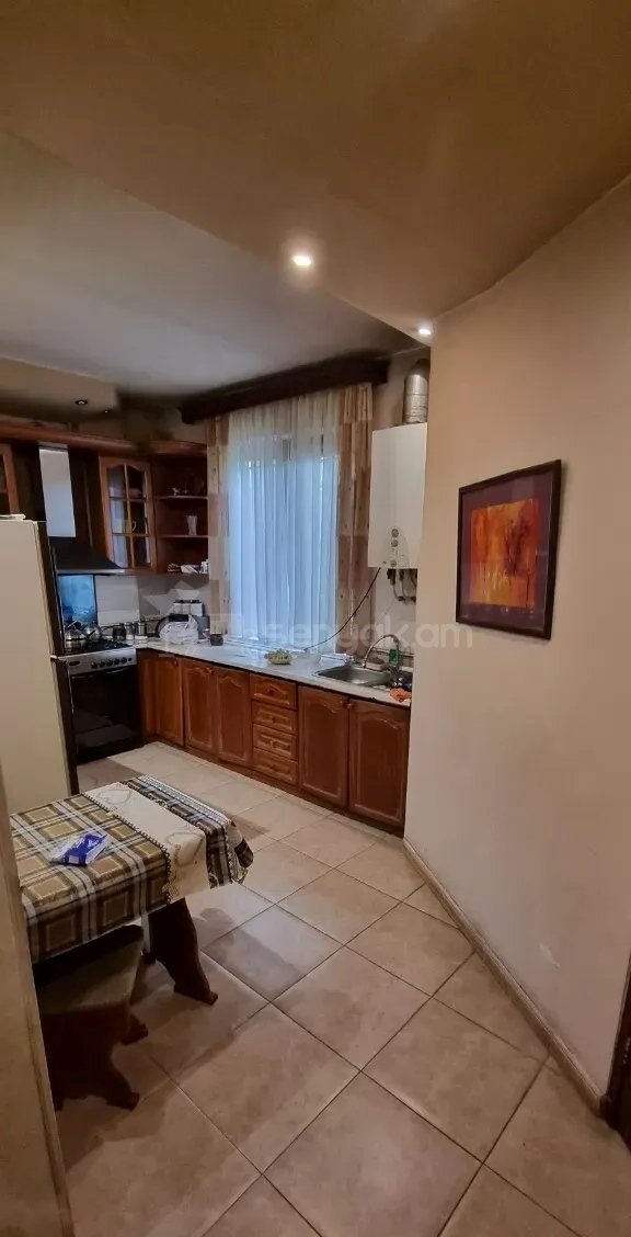 3 Սենյականոց Բնակարան Քարե Շենքում, 96քմ, 2/5 հարկ, Պետական Վիճակում