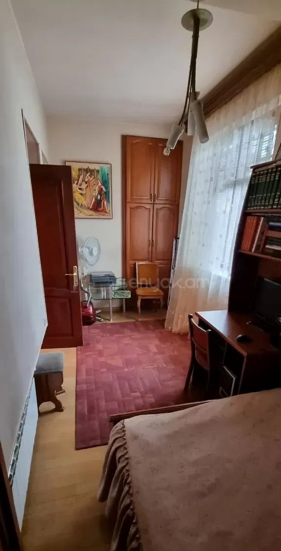 3 Սենյականոց Բնակարան Քարե Շենքում, 96քմ, 2/5 հարկ, Պետական Վիճակում