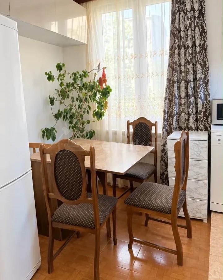 3 Սենյականոց Բնակարան Քարե Շենքում, 56քմ, 3/4 հարկ, Կապիտալ Վերանորոգված