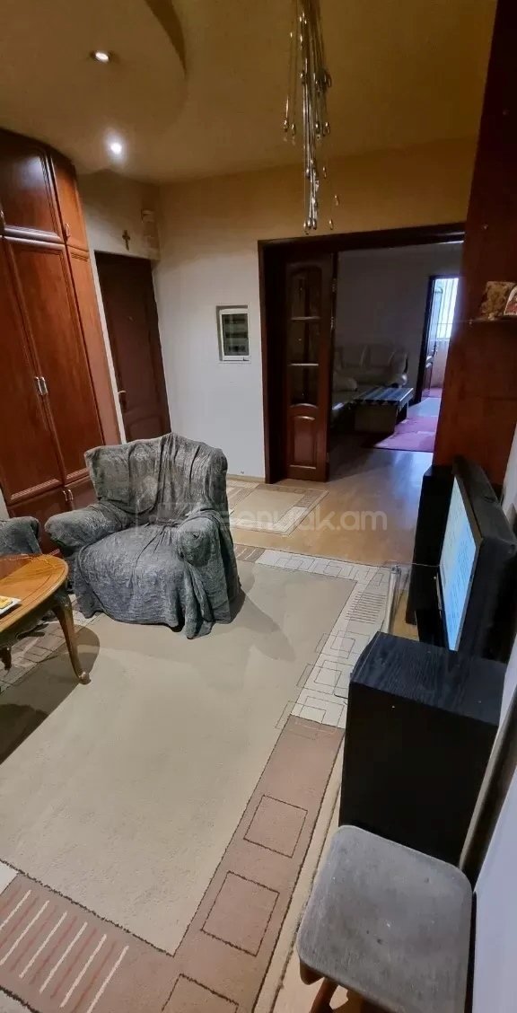 3 Սենյականոց Բնակարան Քարե Շենքում, 96քմ, 2/5 հարկ, Նորմալ Վիճակում