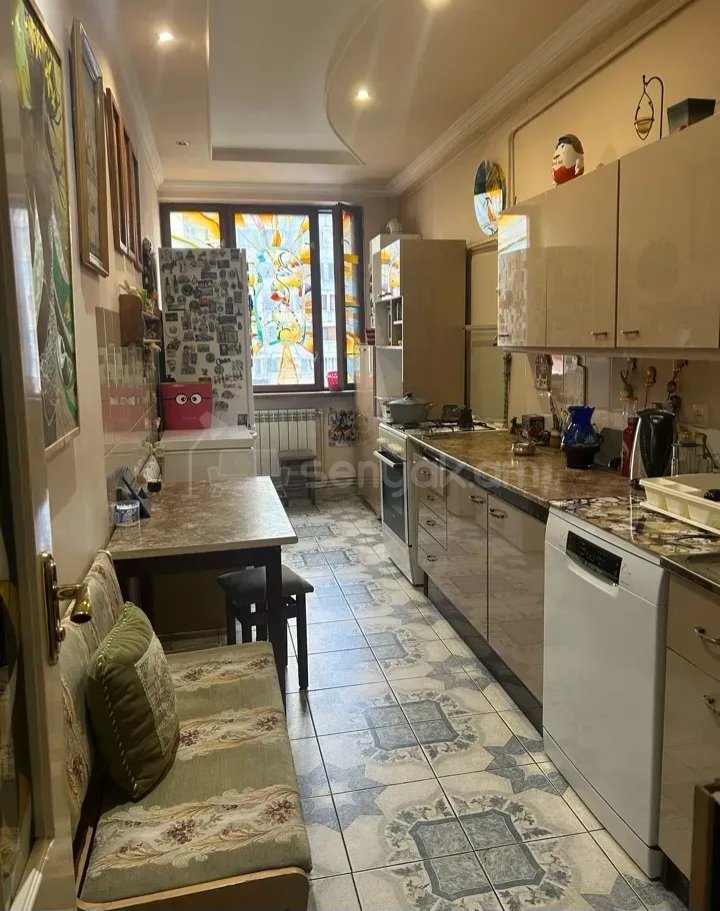 3 Սենյականոց Բնակարան Քարե Շենքում, 86քմ, 8/9 հարկ, Կապիտալ Վերանորոգված, Կահավորված