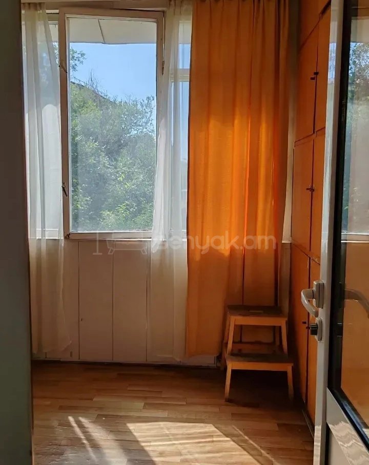 3 Սենյականոց Բնակարան Քարե Շենքում, 76քմ, 3/5 հարկ, Կապիտալ Վերանորոգված