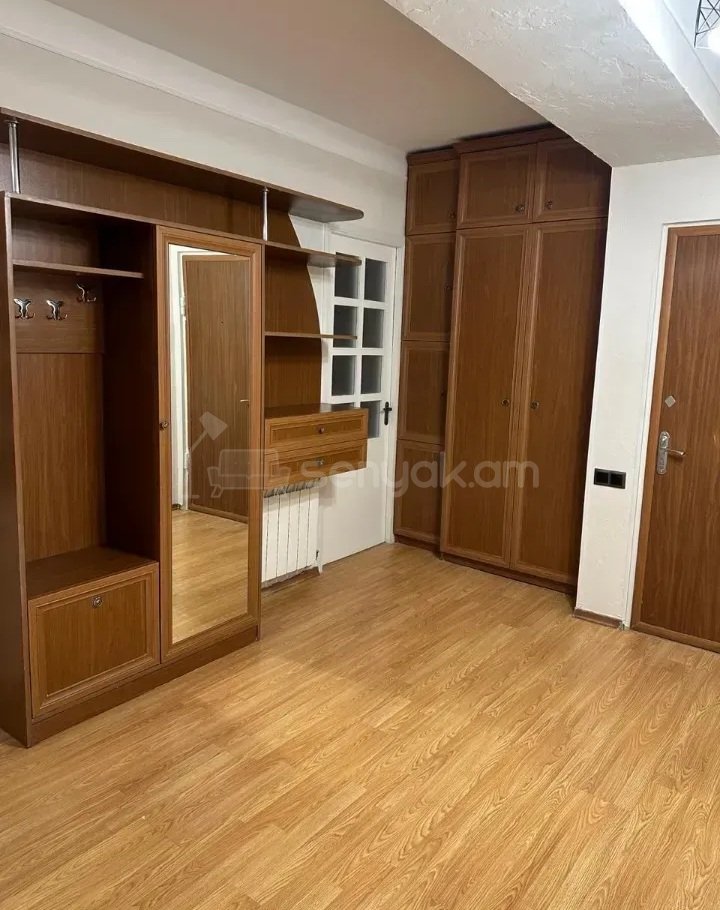 4 Սենյականոց Բնակարան Քարե Շենքում, 105քմ, 5/14 հարկ, Կապիտալ Վերանորոգված, Կահավորված