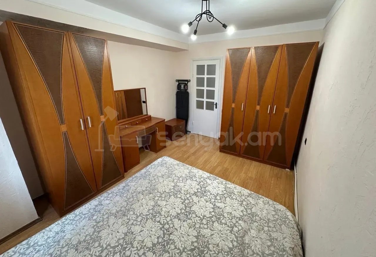 4 Սենյականոց Բնակարան Քարե Շենքում, 105քմ, 5/14 հարկ, Կապիտալ Վերանորոգված, Կահավորված