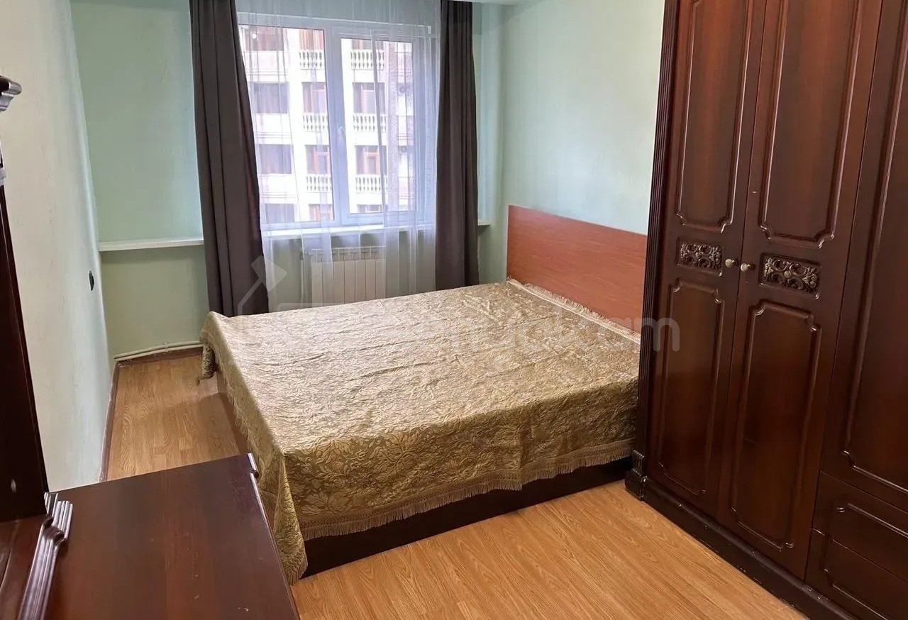 4 Սենյականոց Բնակարան Քարե Շենքում, 105քմ, 5/14 հարկ, Կապիտալ Վերանորոգված, Կահավորված