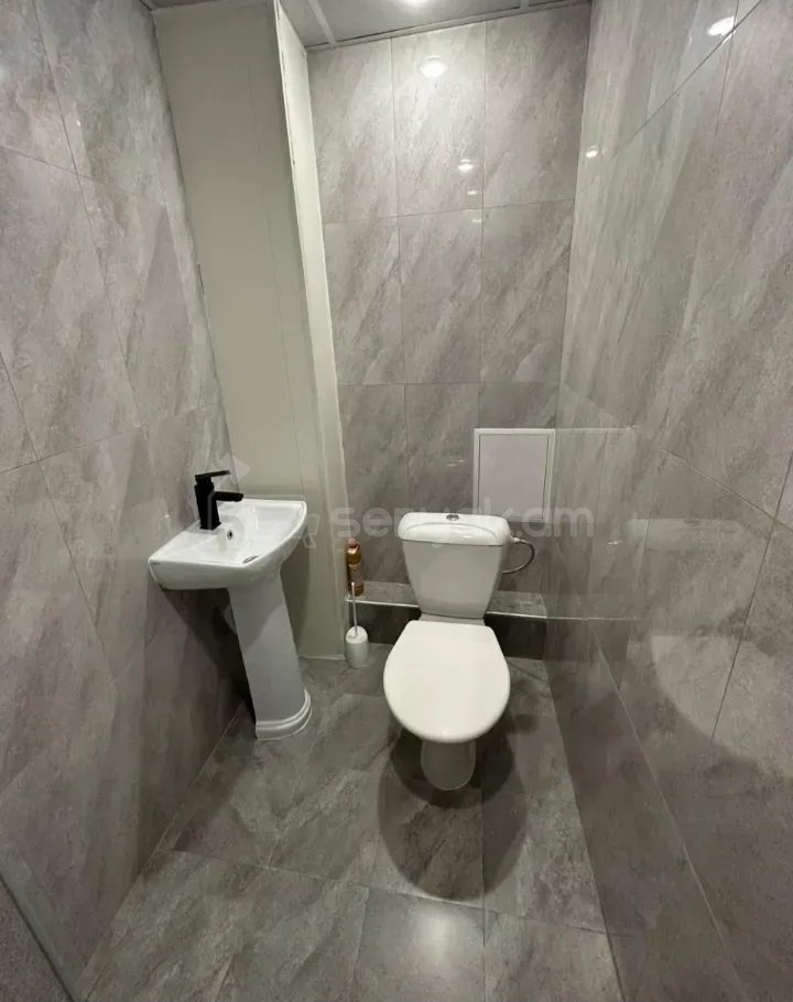 4 Սենյականոց Բնակարան Քարե Շենքում, 105քմ, 5/14 հարկ, Կապիտալ Վերանորոգված, Կահավորված