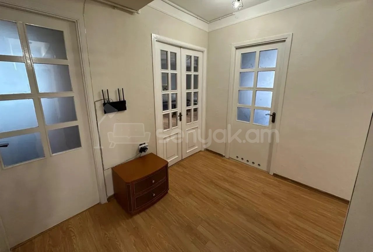 4 Սենյականոց Բնակարան Քարե Շենքում, 105քմ, 5/14 հարկ, Կապիտալ Վերանորոգված, Կահավորված