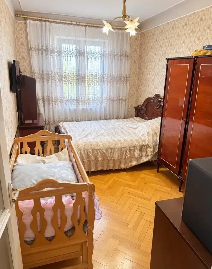 4 Սենյականոց Բնակարան Քարե Շենքում, 85քմ, 5/9 հարկ, Կապիտալ Վերանորոգված, Կահավորված