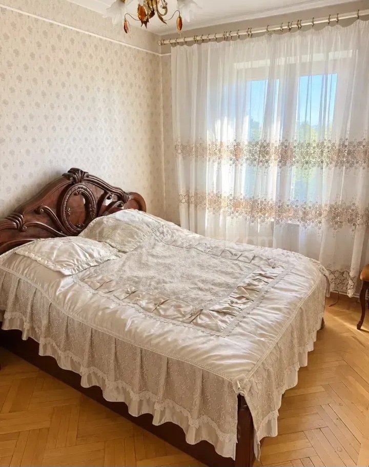 4 Սենյականոց Բնակարան Քարե Շենքում, 85քմ, 5/9 հարկ, Կապիտալ Վերանորոգված, Կահավորված