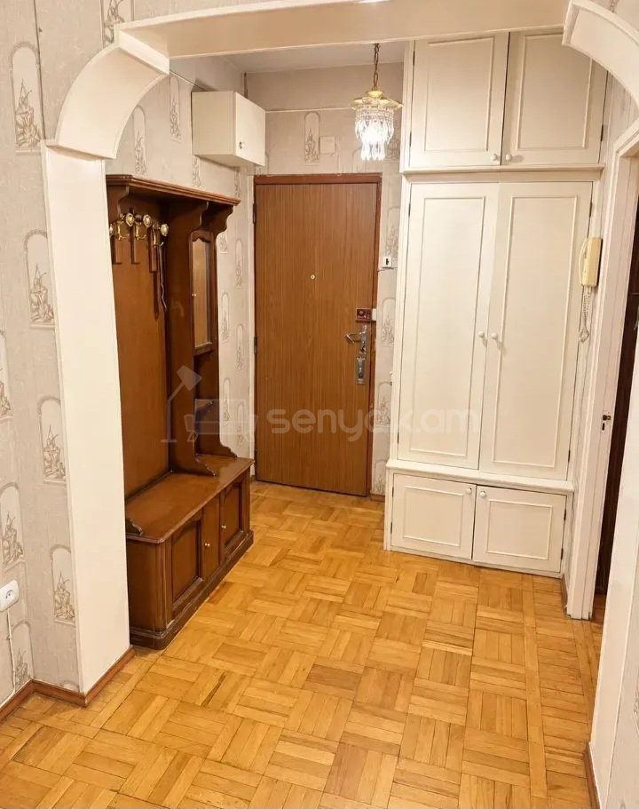 4 Սենյականոց Բնակարան Քարե Շենքում, 85քմ, 5/9 հարկ, Կապիտալ Վերանորոգված, Կահավորված