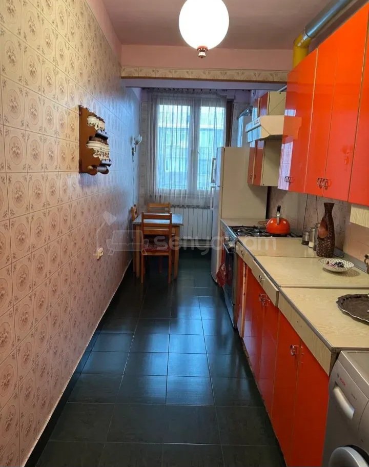 3 Սենյականոց Բնակարան Քարե Շենքում, 100քմ, 5/5 հարկ, Կապիտալ Վերանորոգված, Կահավորված