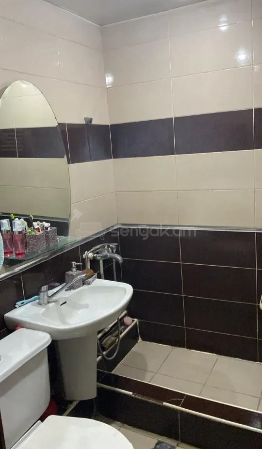 2 Սենյականոց Բնակարան Քարե Շենքում, 80քմ, 4/4 հարկ, Կապիտալ Վերանորոգված, Կահավորված