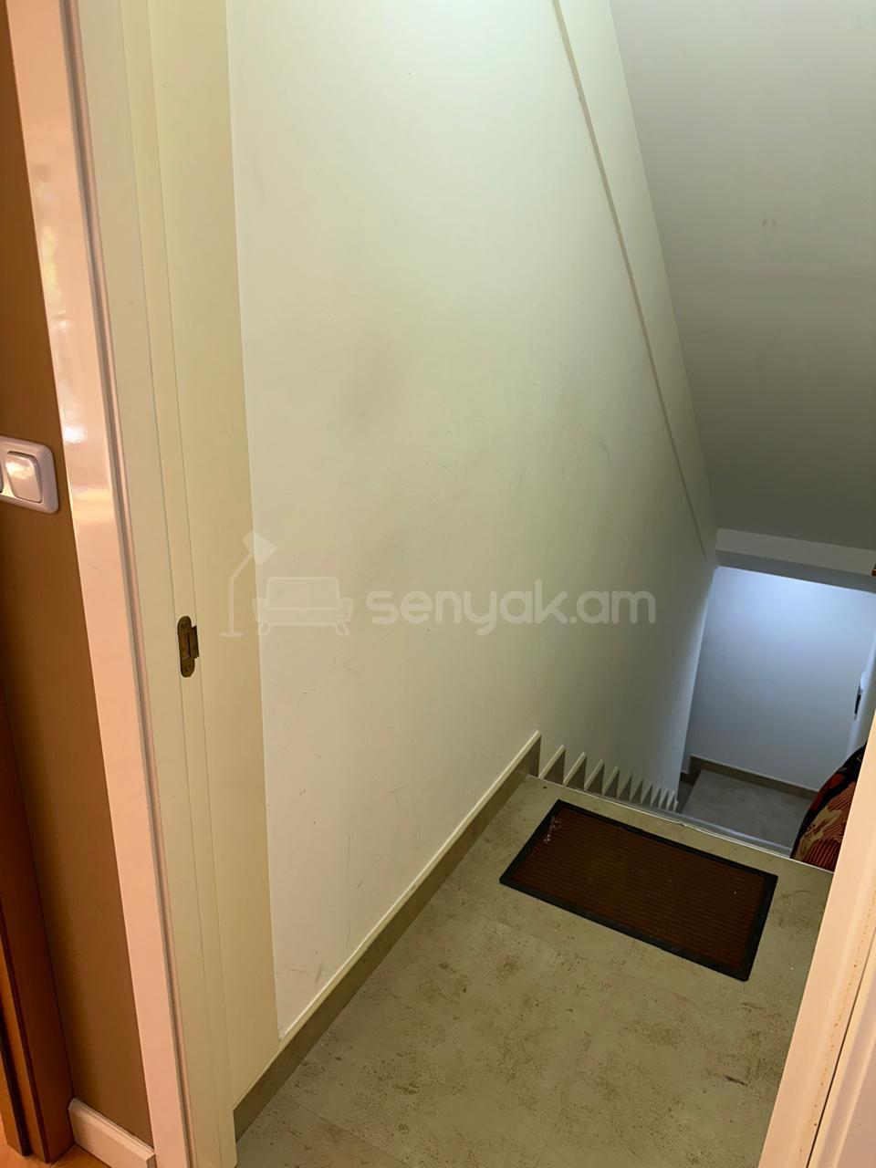 5 Սենյականոց Սեփական Տուն, 400քմ, Կապիտալ Վերանորոգված