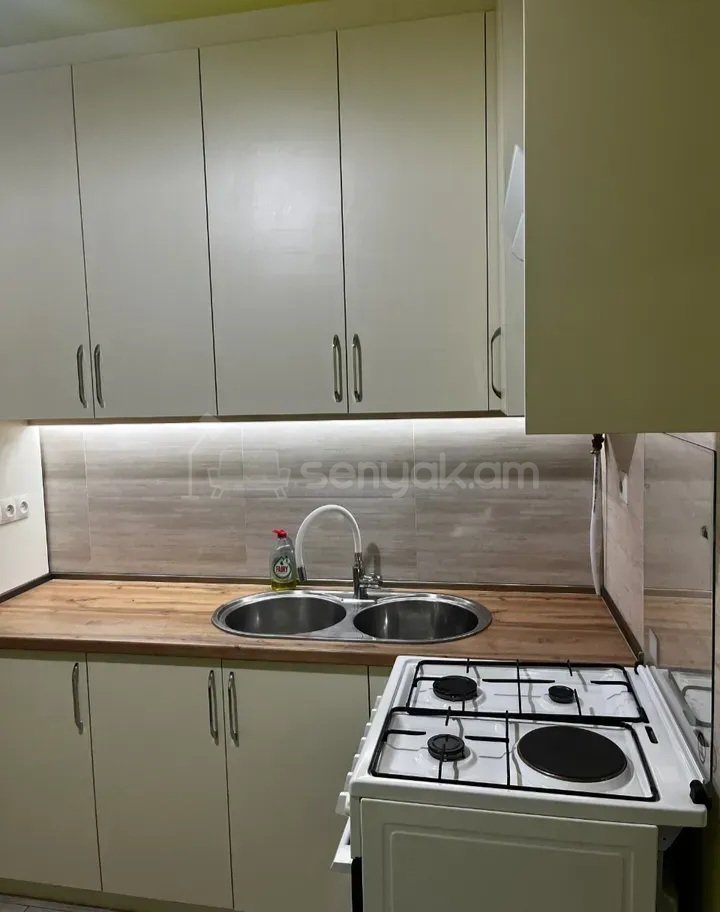 3 Սենյականոց Բնակարան Քարե Շենքում, 96քմ, 8/14 հարկ, Կապիտալ Վերանորոգված, Կահավորված