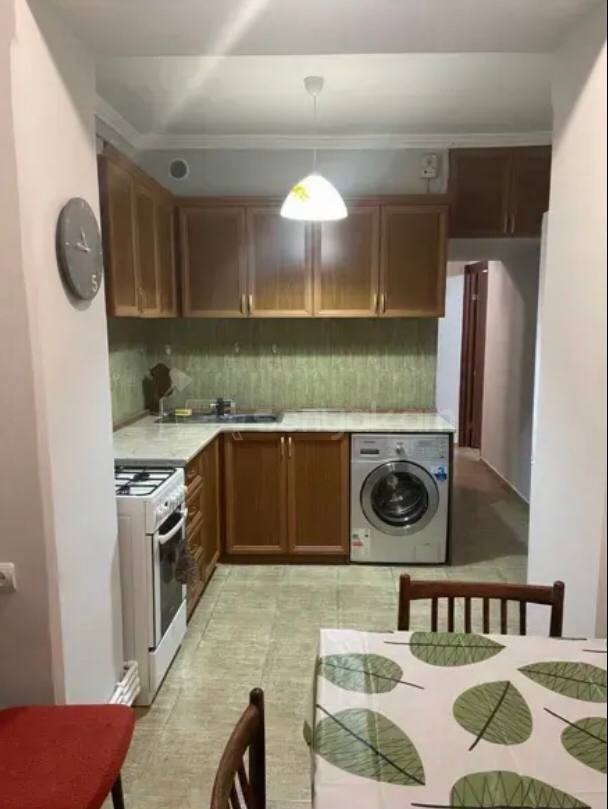2 Սենյականոց Բնակարան Քարե Շենքում, 44քմ, 5/5 հարկ, Կոսմետիկ Վերանորոգված, Կահավորված