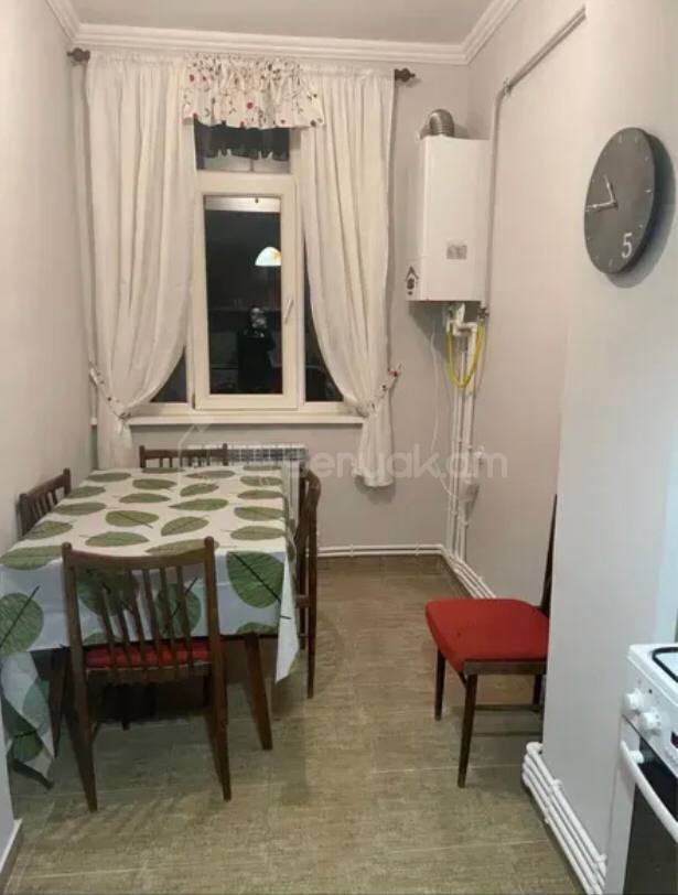 2 Սենյականոց Բնակարան Քարե Շենքում, 44քմ, 5/5 հարկ, Կոսմետիկ Վերանորոգված, Կահավորված