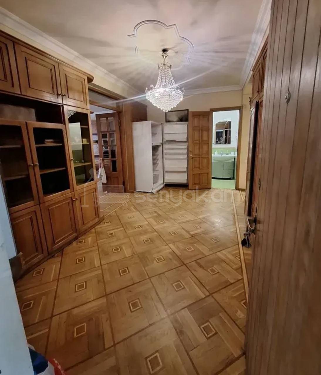 4 Սենյականոց Բնակարան Քարե Շենքում, 112քմ, 5/5 հարկ, Նորմալ Վիճակում, Կահավորված