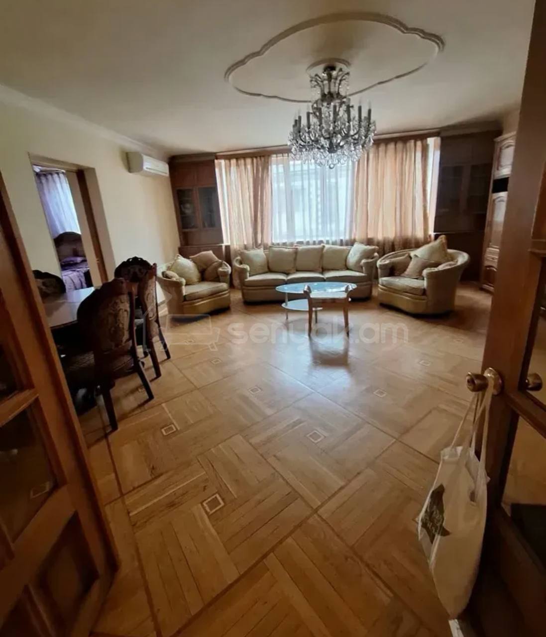 4 Սենյականոց Բնակարան Քարե Շենքում, 112քմ, 5/5 հարկ, Նորմալ Վիճակում, Կահավորված