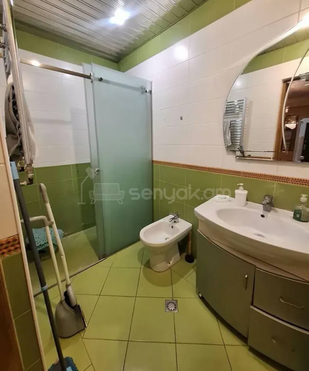 4 Սենյականոց Բնակարան Քարե Շենքում, 112քմ, 5/5 հարկ, Նորմալ Վիճակում, Կահավորված
