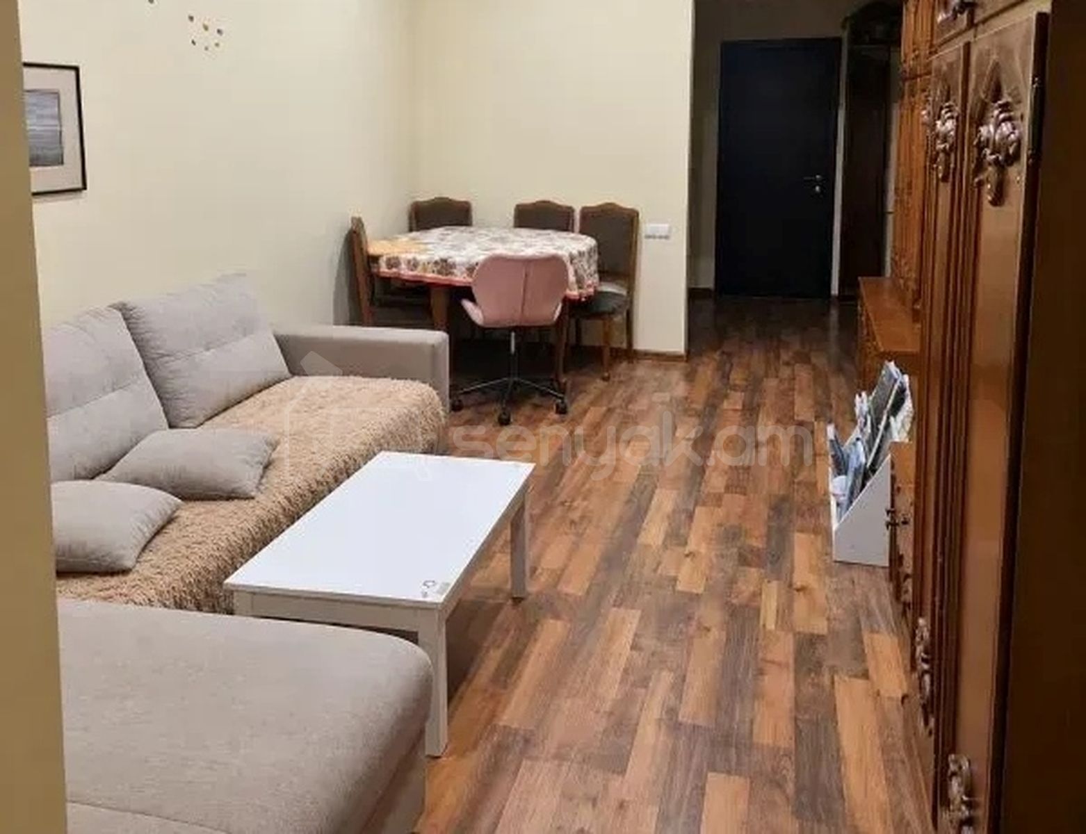 3 Սենյականոց Բնակարան Քարե Շենքում, 93քմ, 4/4 հարկ, Կապիտալ Վերանորոգված