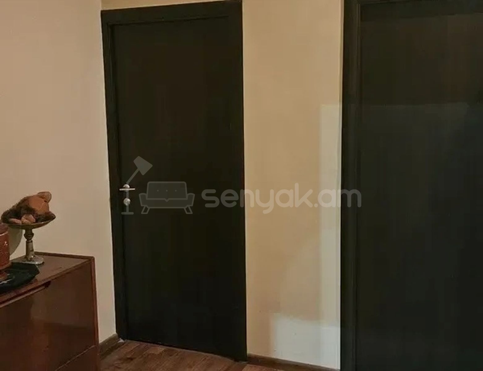 3 Սենյականոց Բնակարան Քարե Շենքում, 93քմ, 4/4 հարկ, Կապիտալ Վերանորոգված