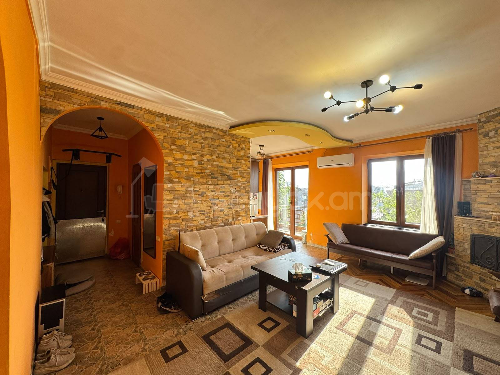 2 Սենյականոց Բնակարան Քարե Շենքում, 57քմ, 5/5 հարկ, Կապիտալ Վերանորոգված