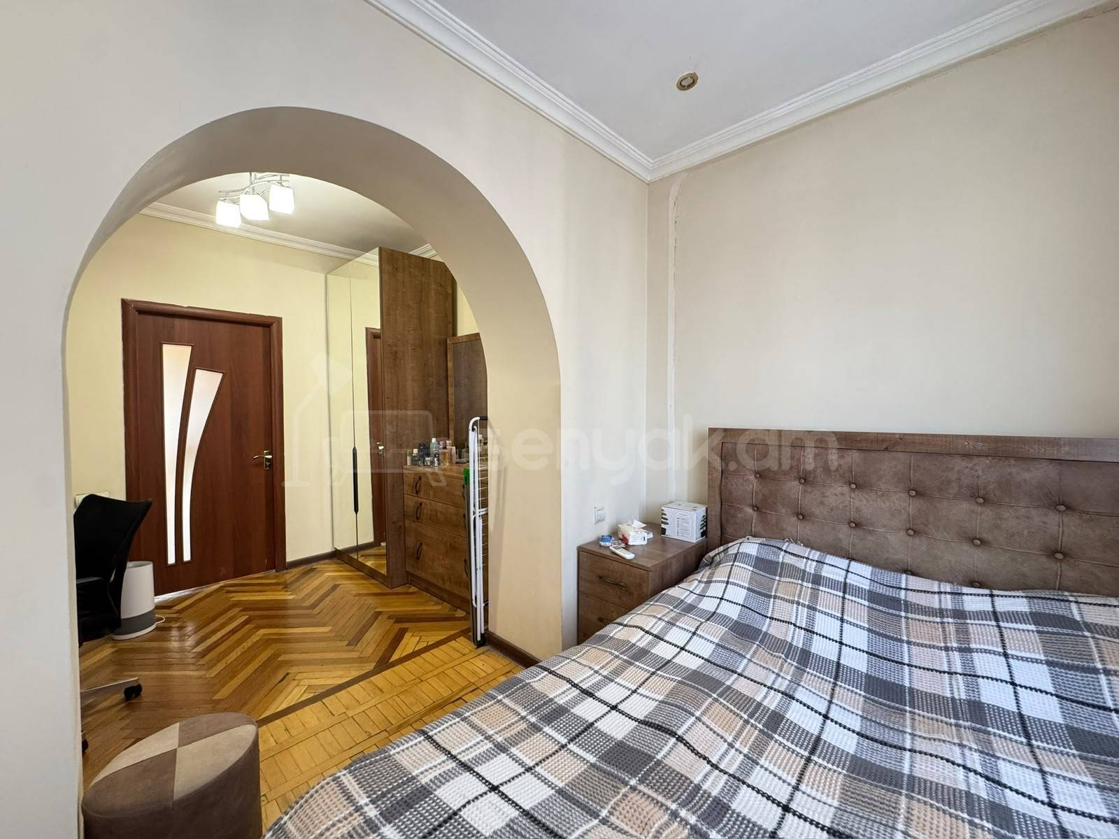 2 Սենյականոց Բնակարան Քարե Շենքում, 57քմ, 5/5 հարկ, Կապիտալ Վերանորոգված
