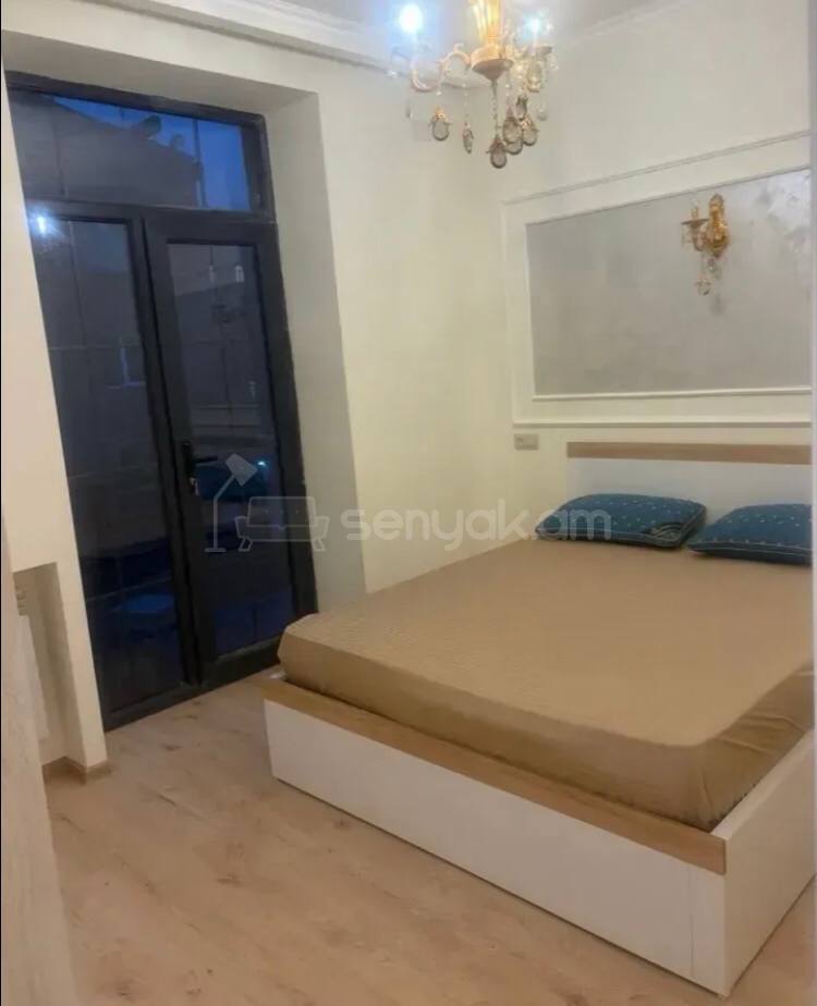 2 Սենյականոց Բնակարան Քարե Շենքում, 40քմ, 3/5 հարկ, Կապիտալ Վերանորոգված, Կահավորված