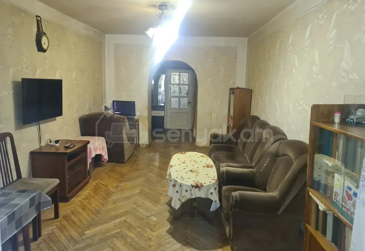 3 Սենյականոց Բնակարան Քարե Շենքում, 71քմ, 1/5 հարկ, Պետական Վիճակում