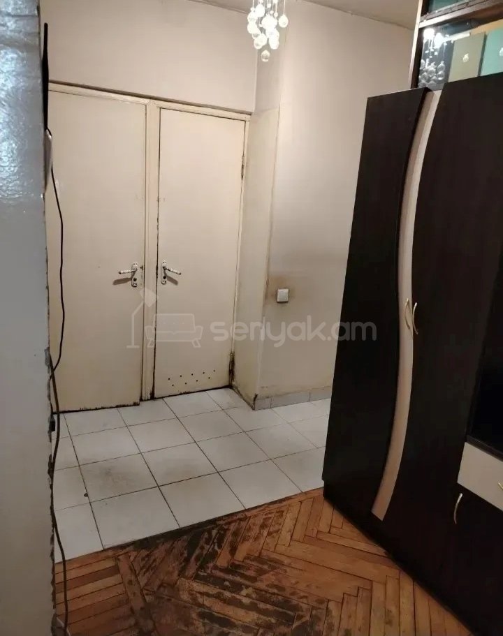 3 Սենյականոց Բնակարան Քարե Շենքում, 71քմ, 1/5 հարկ, Պետական Վիճակում