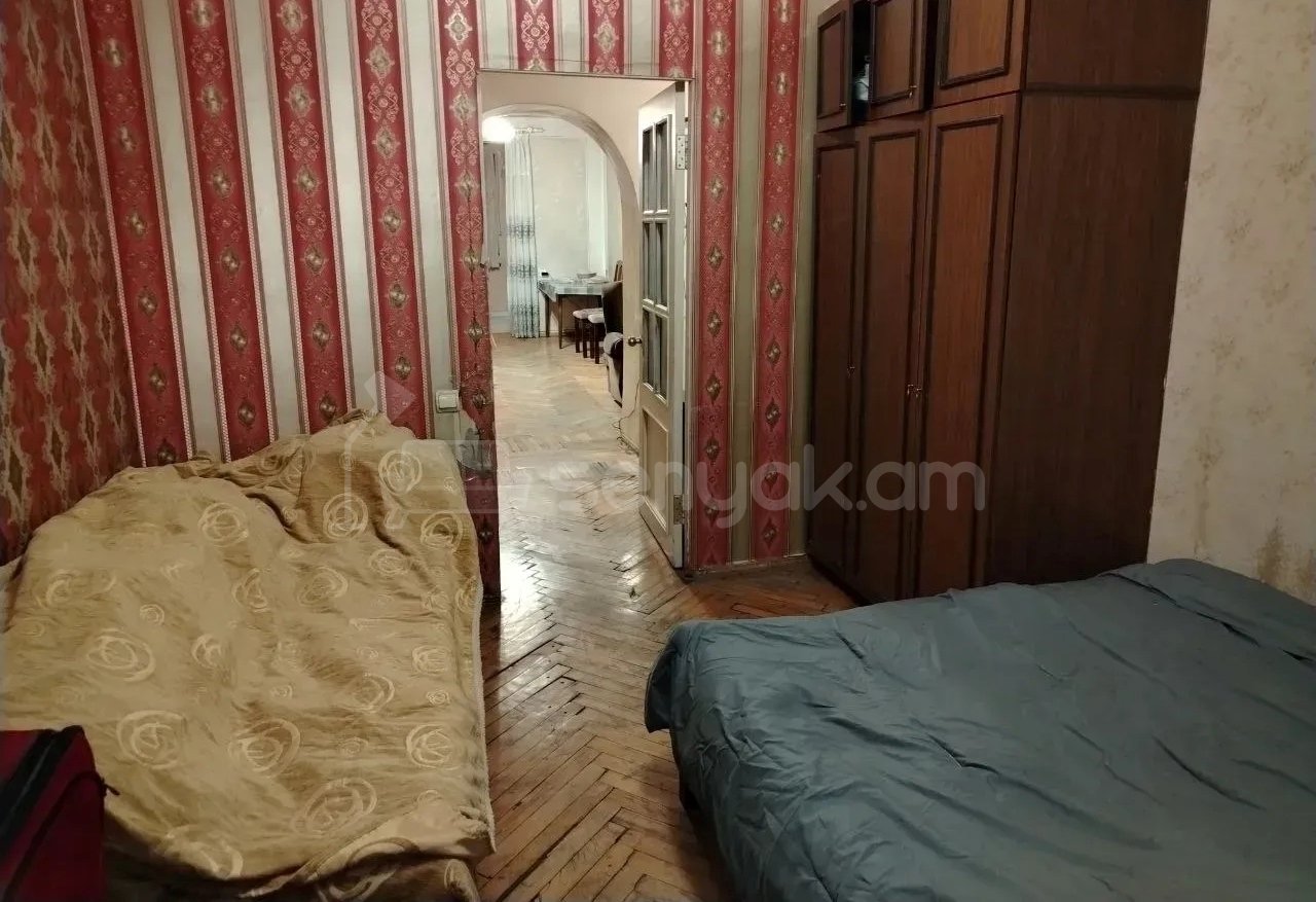 3 Սենյականոց Բնակարան Քարե Շենքում, 71քմ, 1/5 հարկ, Պետական Վիճակում