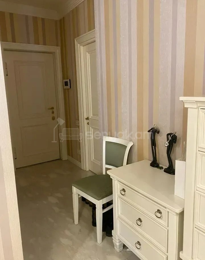 3 Սենյականոց Բնակարան Նորակառույցում, 83քմ, 8/17 հարկ, Կապիտալ Վերանորոգված