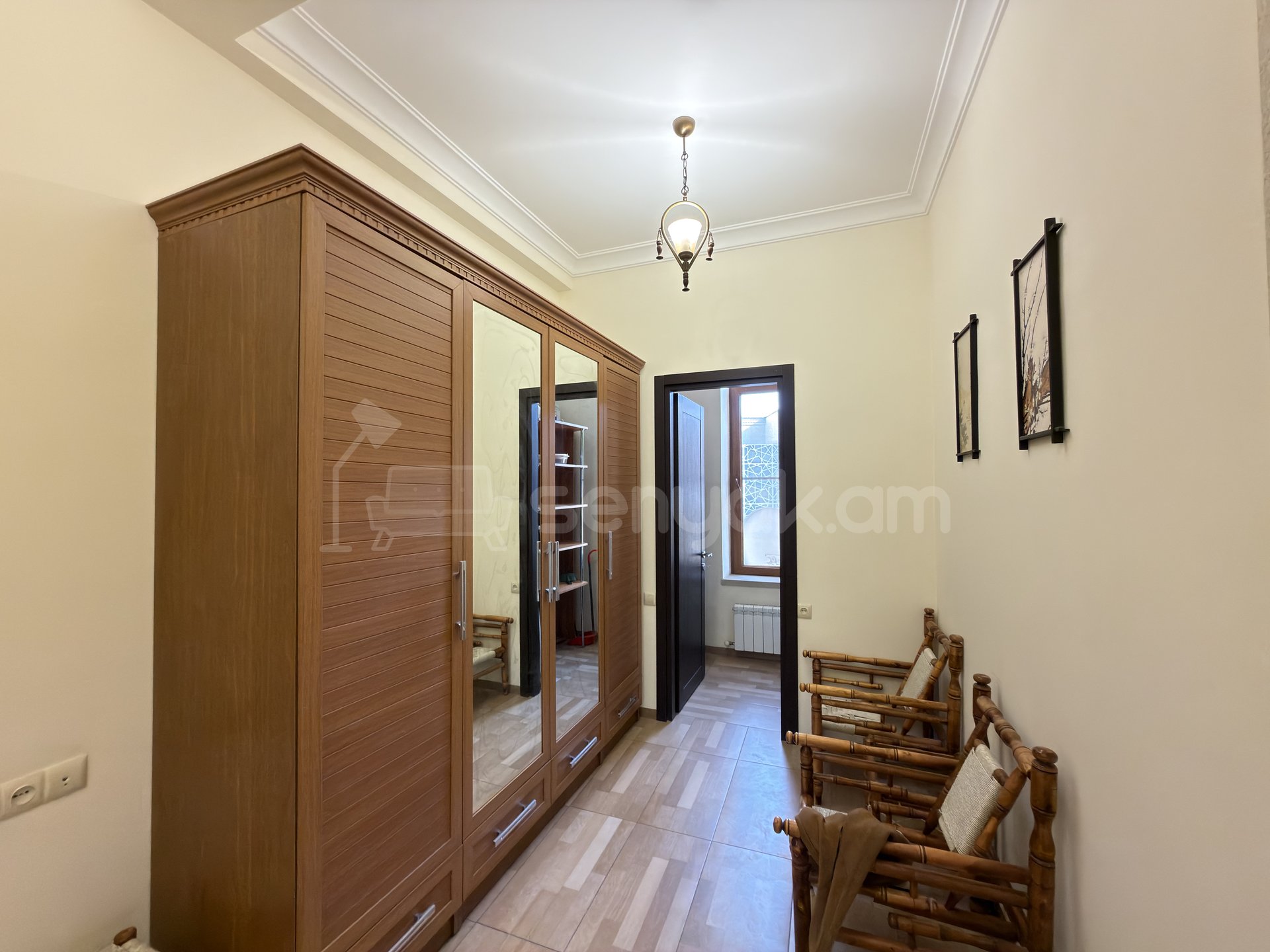 4 Սենյականոց Բնակարան Նորակառույցում, 195քմ, 2/3 հարկ, Կապիտալ Վերանորոգված, Կահավորված, Արևկող