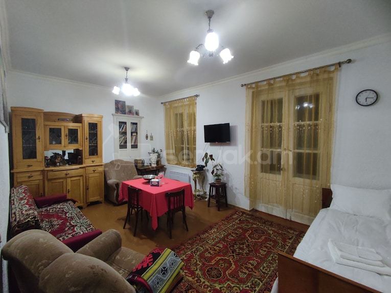 2 Սենյականոց Բնակարան Քարե Շենքում, 63քմ, 2/2 հարկ, Նորմալ Վիճակում
