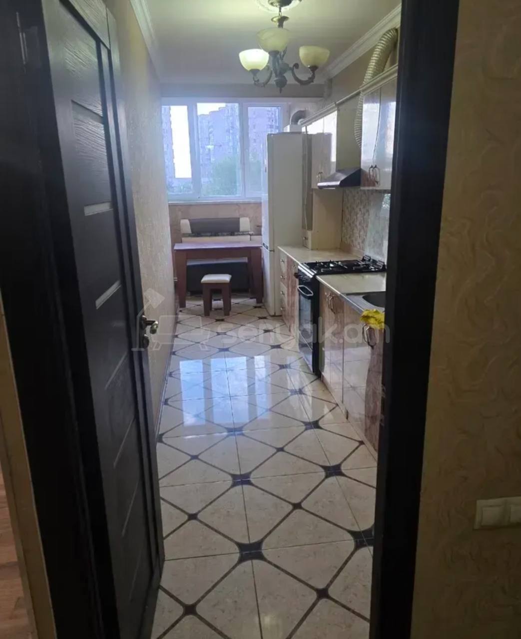 3 Սենյականոց Բնակարան Քարե Շենքում, 76քմ, 3/5 հարկ, Կապիտալ Վերանորոգված, Կահավորված