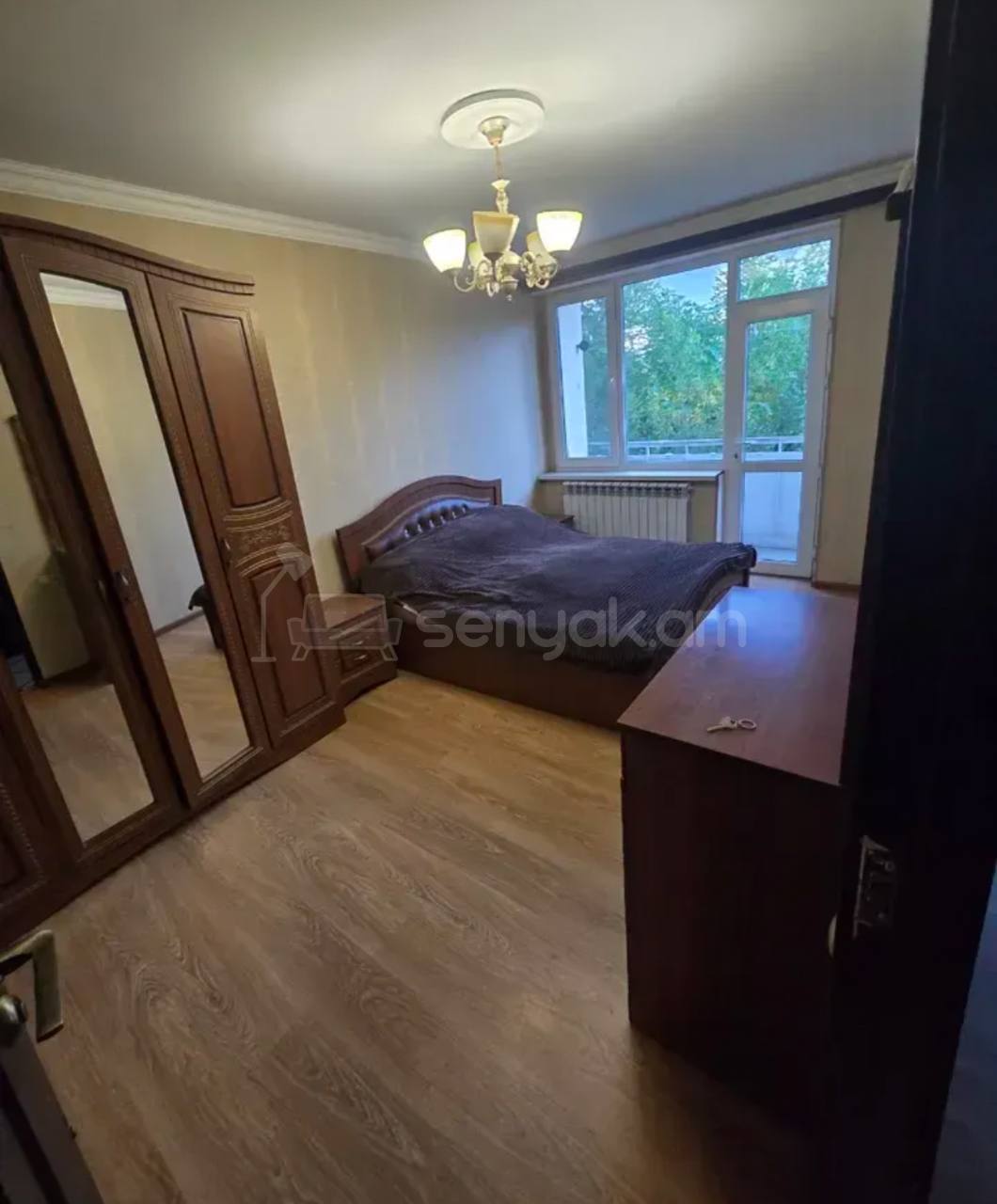 3 Սենյականոց Բնակարան Քարե Շենքում, 76քմ, 3/5 հարկ, Կապիտալ Վերանորոգված, Կահավորված